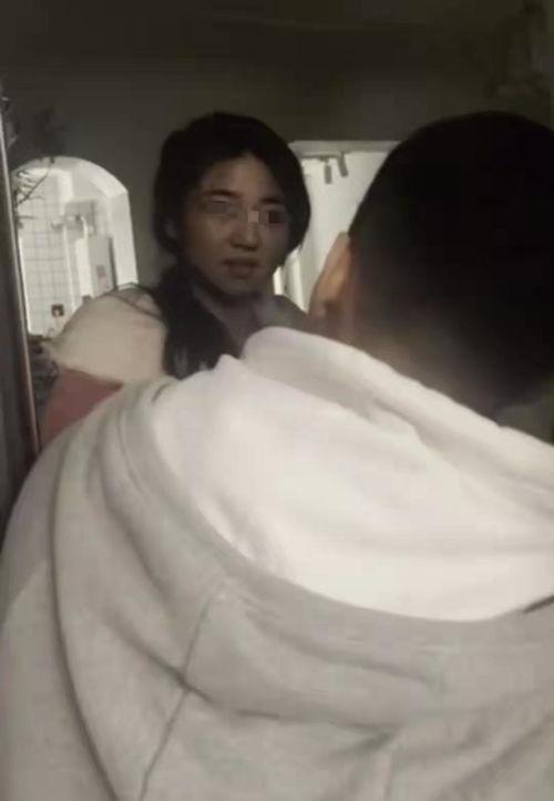 丰镇猪蹄哥吃瓜视频美女,美女生意外走红，网友热议不已